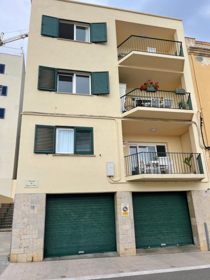شقة Aquamarine Sant Feliu En La Playa Con Patio سان فيليو ذي غيشولس المظهر الخارجي الصورة